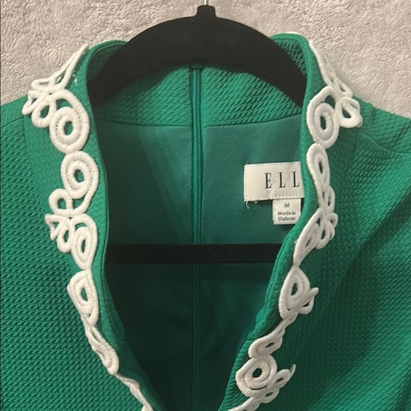 Elle Green & White Sheath Dress with Plunge Neckline - Picture 3 of 16